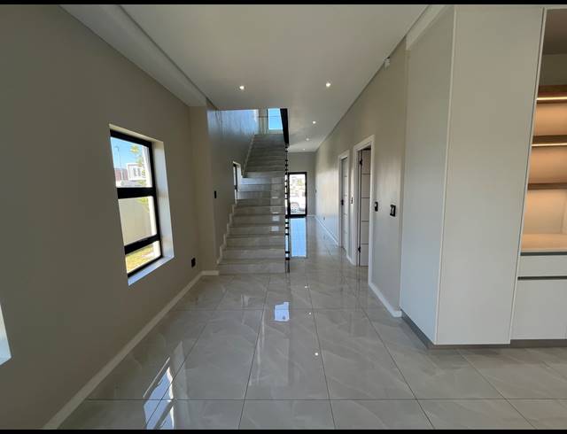 3 BEDROOM HOUSE FOR SALE IN SANDOWN